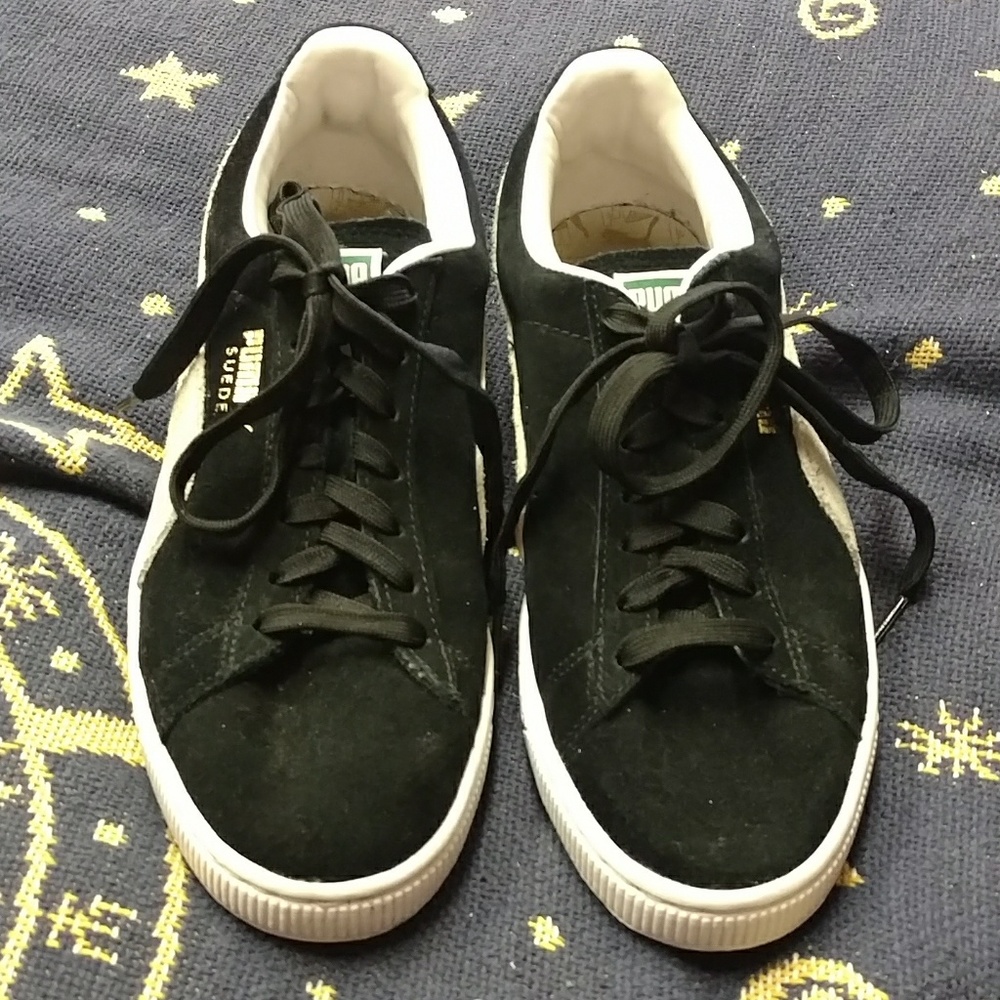 Suede Black and Cream Pumas - Picture 3 of 3